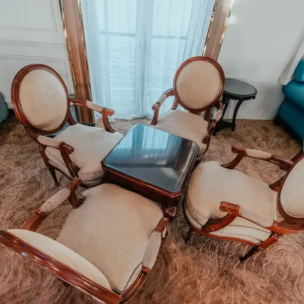 Lounge — 9