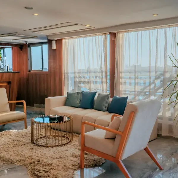 Reception & Lobby — 10