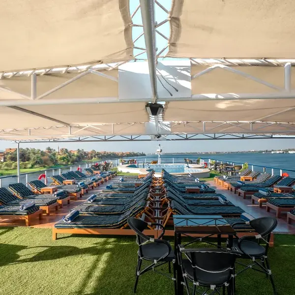 Sun Deck & Pool