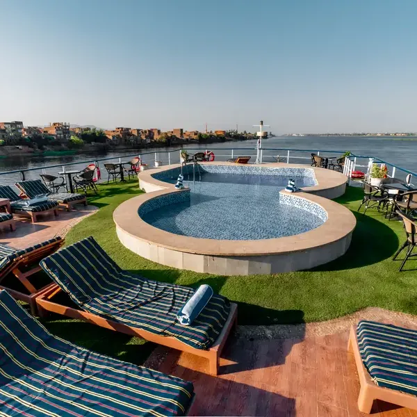 Sun Deck & Pool — 6