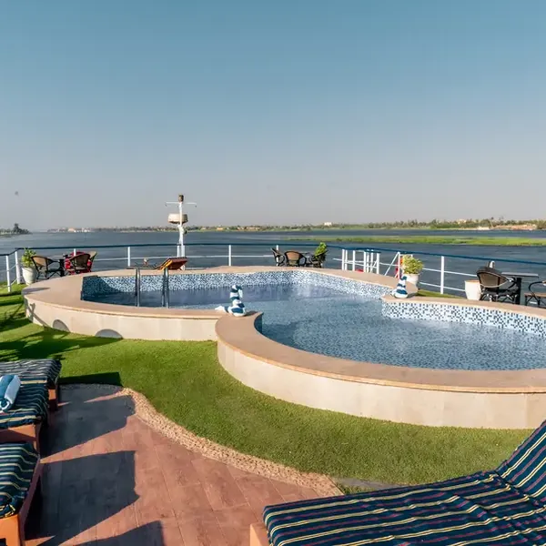 Sun Deck & Pool — 8