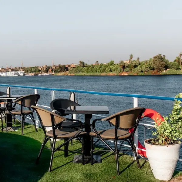 Sun Deck & Pool — 15
